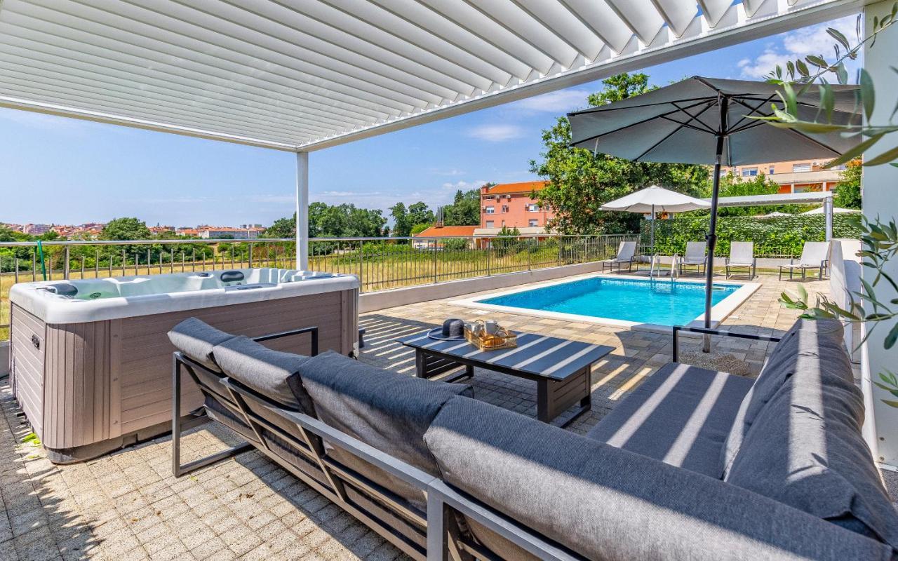 Lotus Villas Resort Pula Bagian luar foto