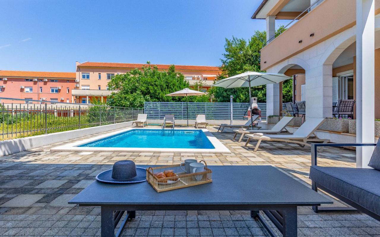 Lotus Villas Resort Pula Bagian luar foto