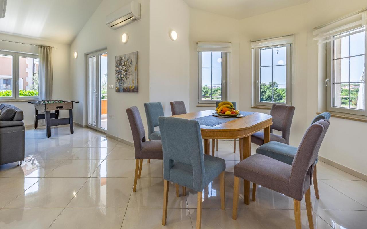 Lotus Villas Resort Pula Bagian luar foto