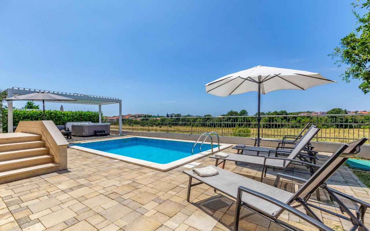 Lotus Villas Resort Pula Bagian luar foto