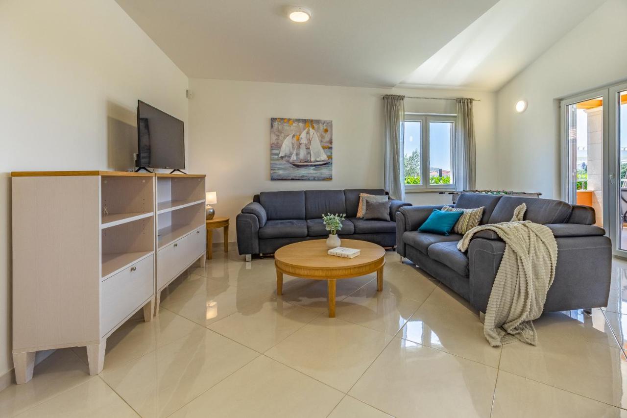 Lotus Villas Resort Pula Bagian luar foto