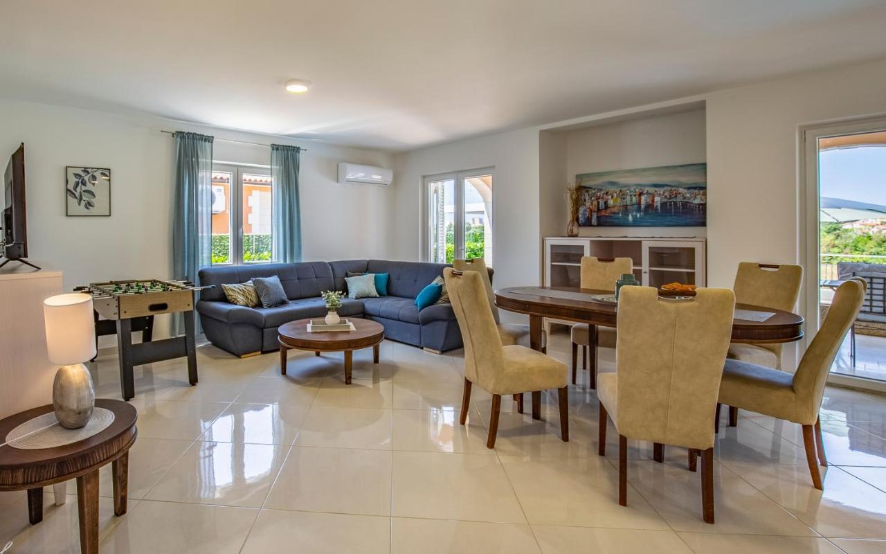 Lotus Villas Resort Pula Bagian luar foto