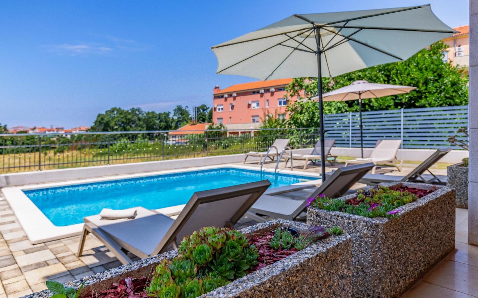 Lotus Villas Resort Pula Bagian luar foto