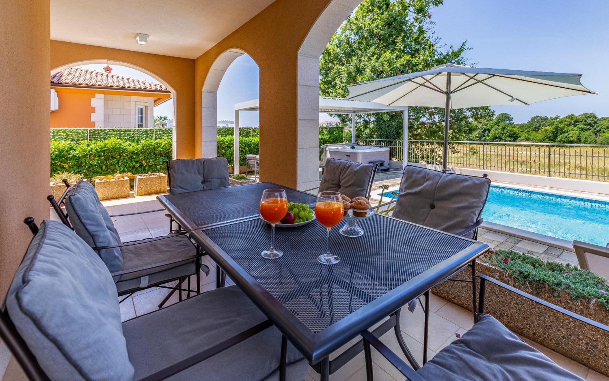 Lotus Villas Resort Pula Bagian luar foto