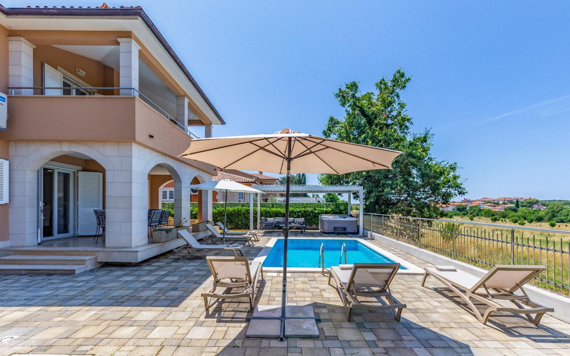 Lotus Villas Resort Pula Bagian luar foto